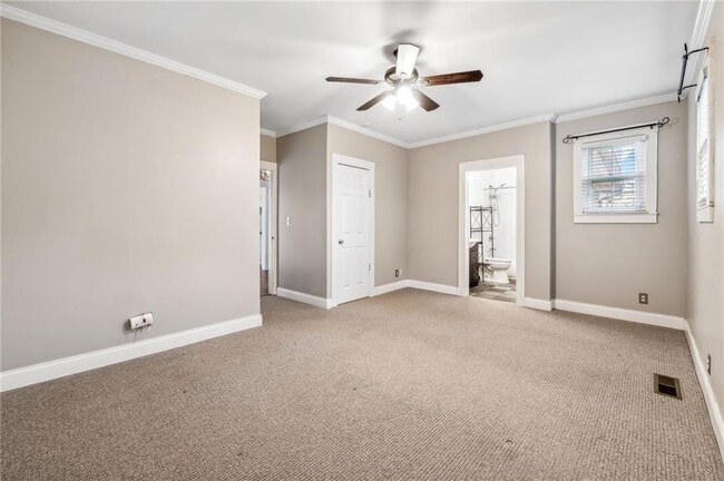 Building Photo - 976 Hall Pl NW