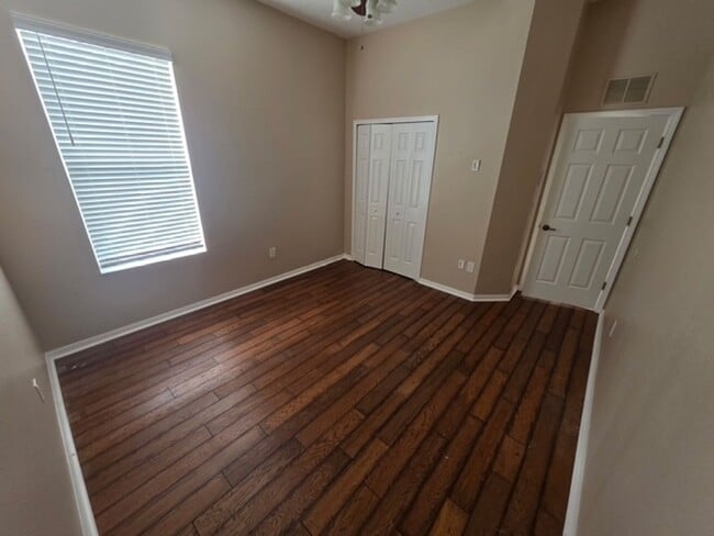 Building Photo - Beautiful and Spacious