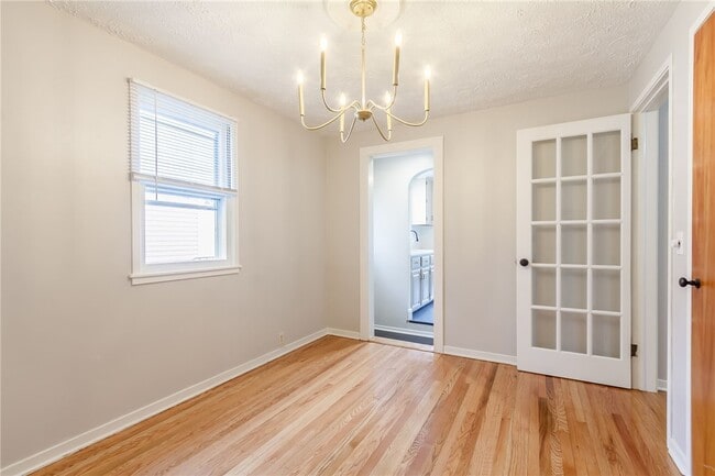 Building Photo - 345 Colebourne Rd