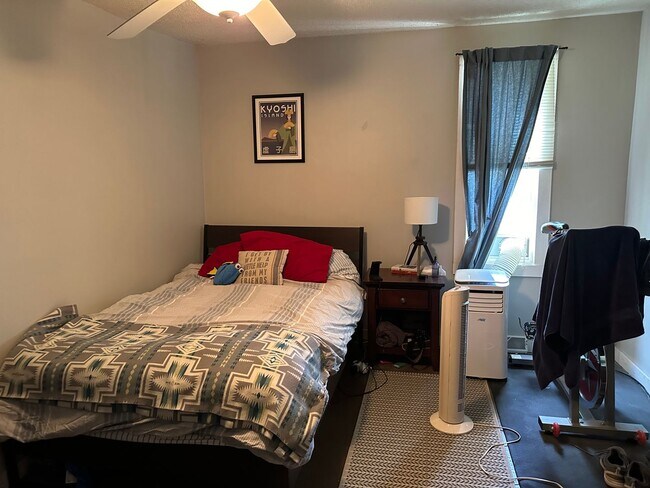 Building Photo - 703 Jones