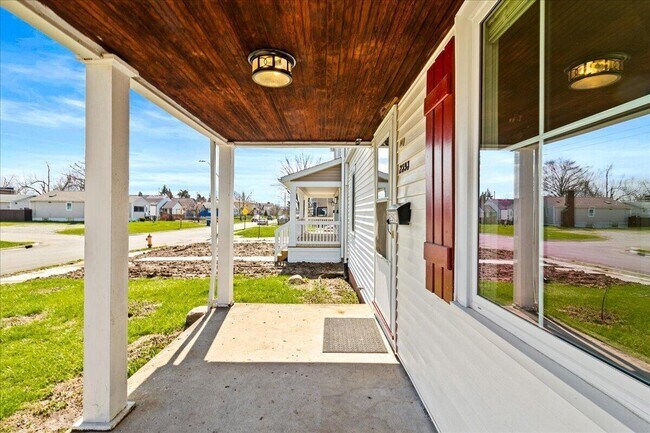 Building Photo - 2593 Osceola Ave