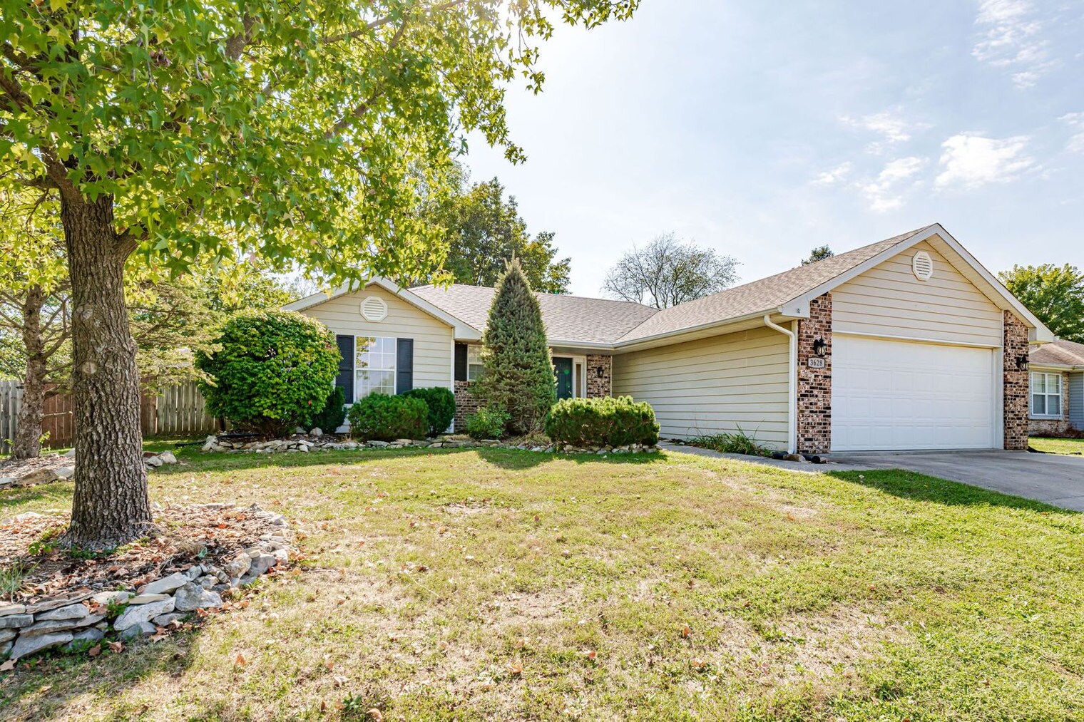 Building Photo - 3628 Lupine Dr