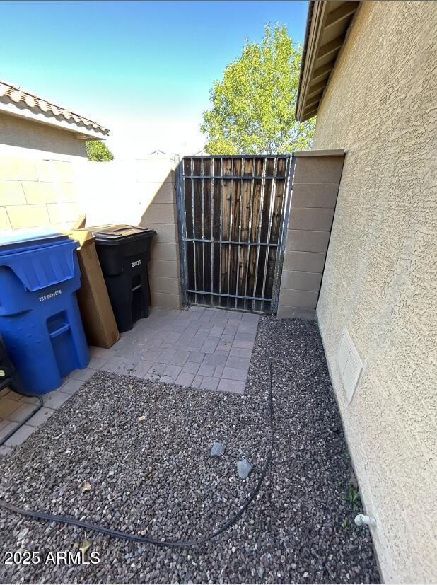 Building Photo - 2747 E Clifton Ave