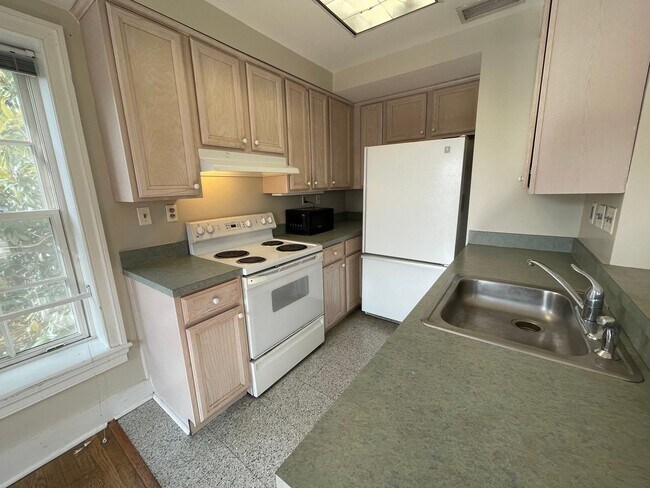 Building Photo - Junior League - 3039 M