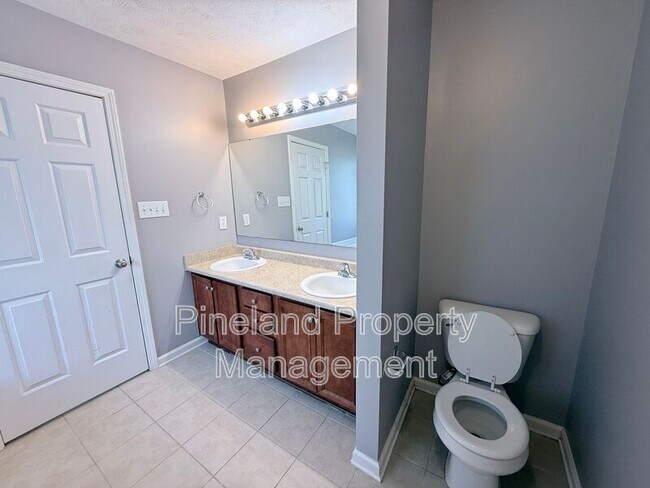 Building Photo - 641 Corsegan Rd