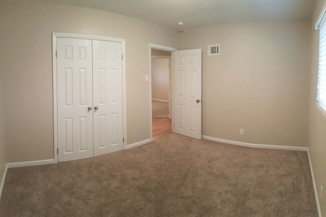 Building Photo - 784 Rojean Dr