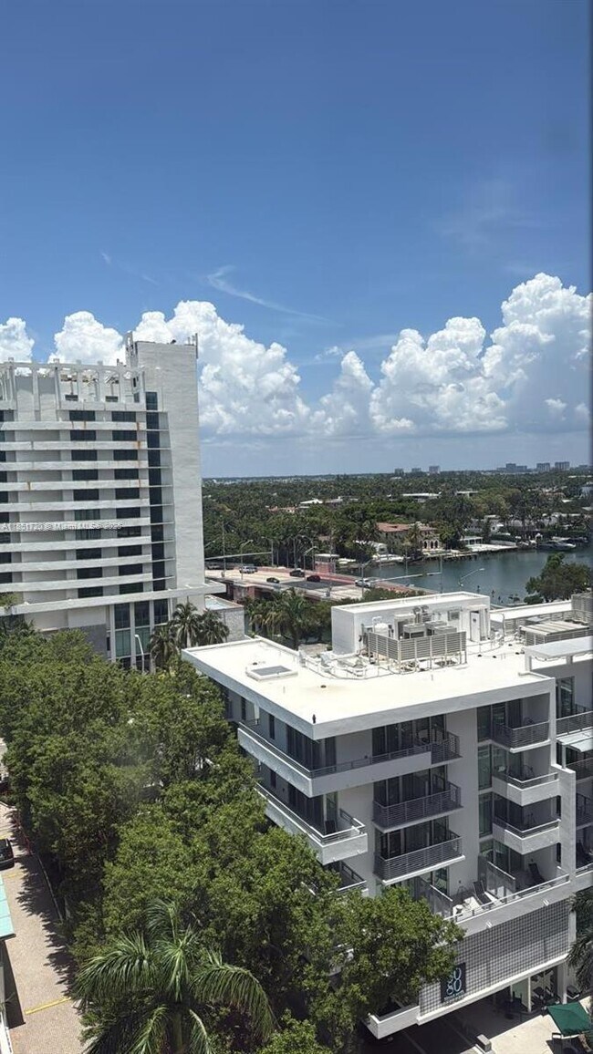 Primary Photo - 6039 Collins Ave