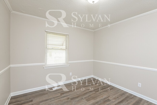 Building Photo - Prepare to fall in love with this 4 bedroom, 2 bathroom home