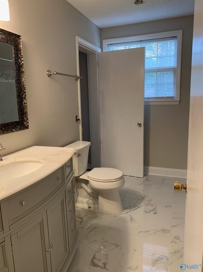 Building Photo - 2602 Vinyard St NE