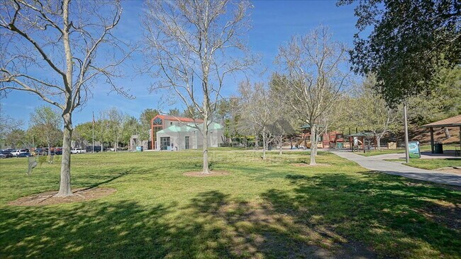Building Photo - 18187 W Sundowner Way