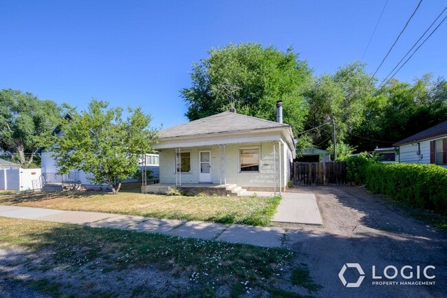 Primary Photo - Great 2 Bedroom House on Dead End Street!