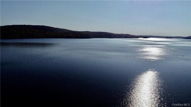 Building Photo - 2 Diane Ct