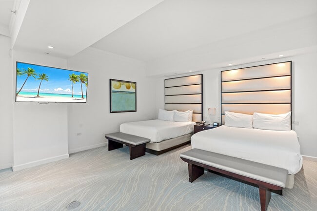 Building Photo - 4441 Collins Ave