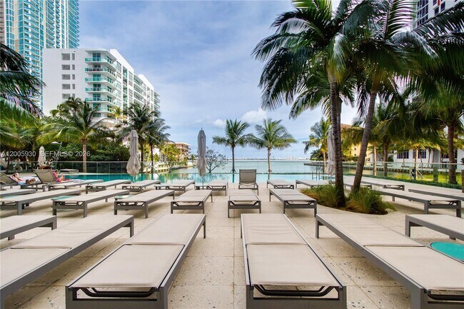 Building Photo - 460 NE 28th St