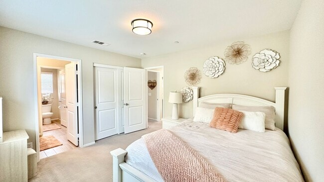 Building Photo - Beautiful "Model" Home in the Horse Creek ...