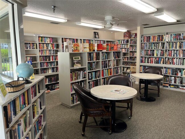 Building Photo - 8000 Sailboat Key Blvd S