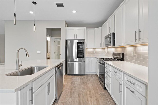 Building Photo - 10437 SW Captiva Dr