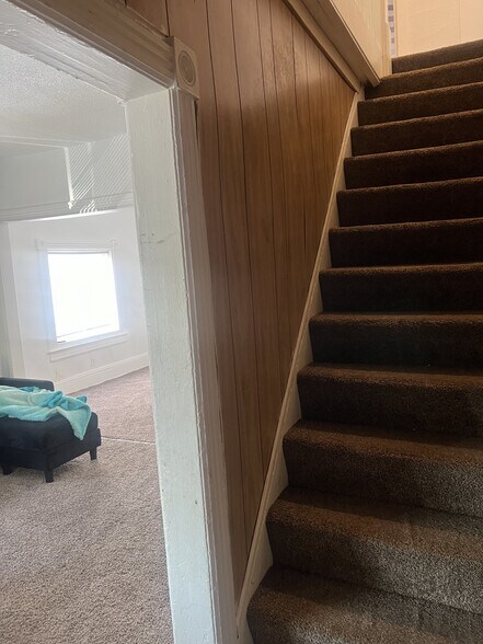 Building Photo - 1113 6th St E