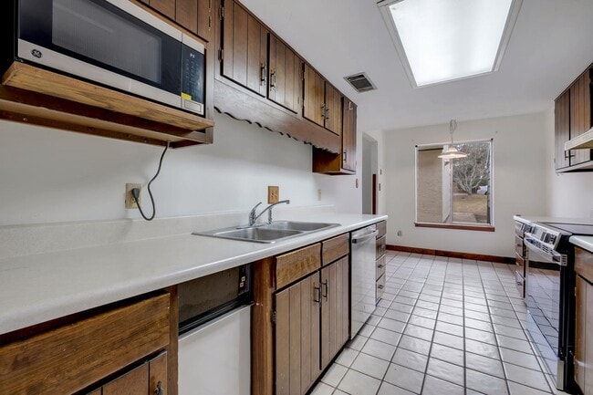 Building Photo - 3128 Blairstone Ct