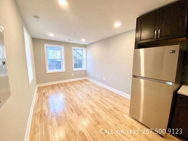 Building Photo - 1523 W Girard Ave