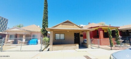 Building Photo - 1305 E San Antonio Ave