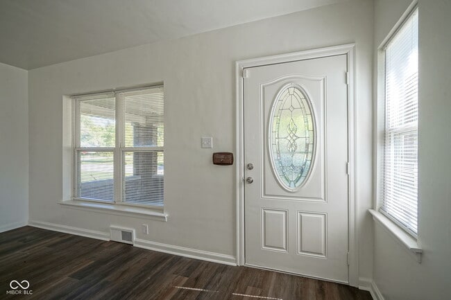 Building Photo - 1550 N Butler Ave