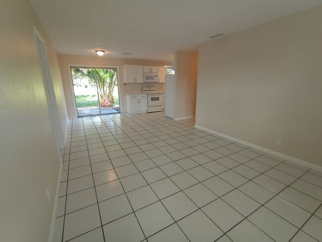 Building Photo - 3115 Prince Dr