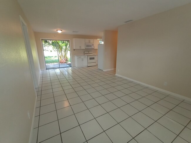 Building Photo - 4/2 HOME FOR RENT!! AVAILABLE NOW