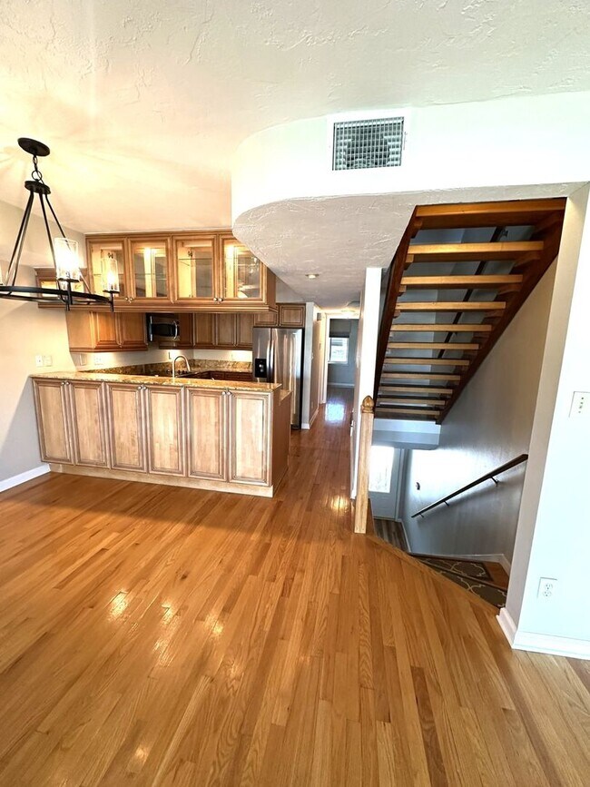 Building Photo - Tierra Verde WATERFRONT Annual Unfurn. 3BR 3BA 2 Car Tandem Garage Townhome & optional slip