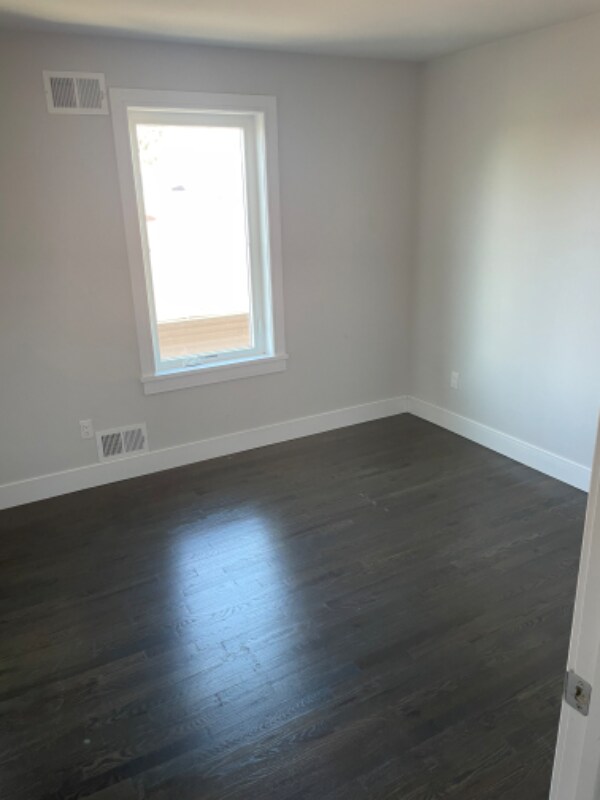 Building Photo - 16 Bartlett Ave