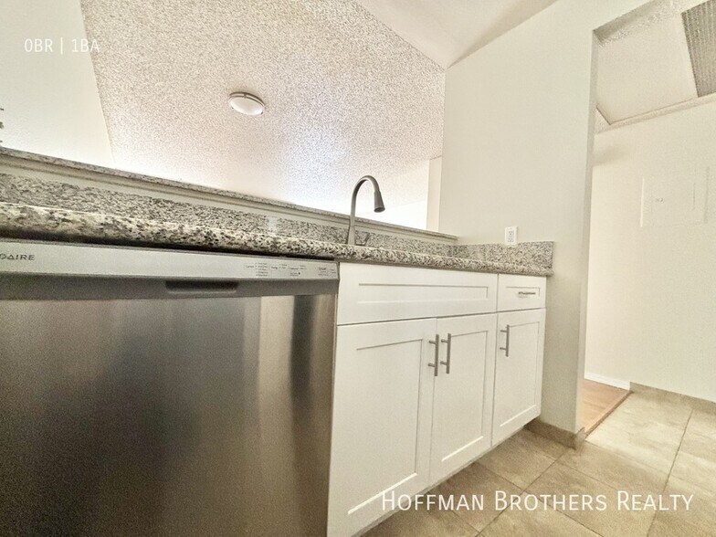 Building Photo - 1225 N Cherokee Ave