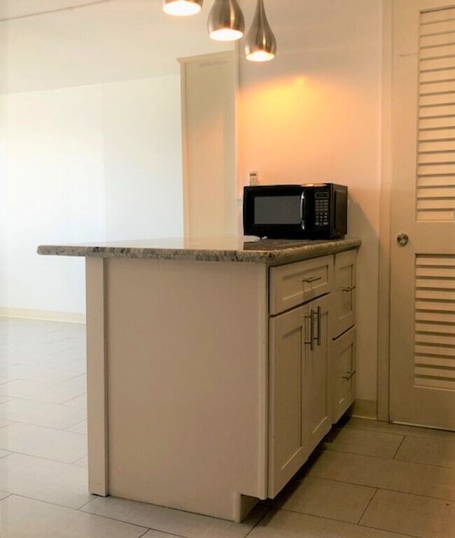 Building Photo - Upgraded Studio Unit at the Five Regents i...