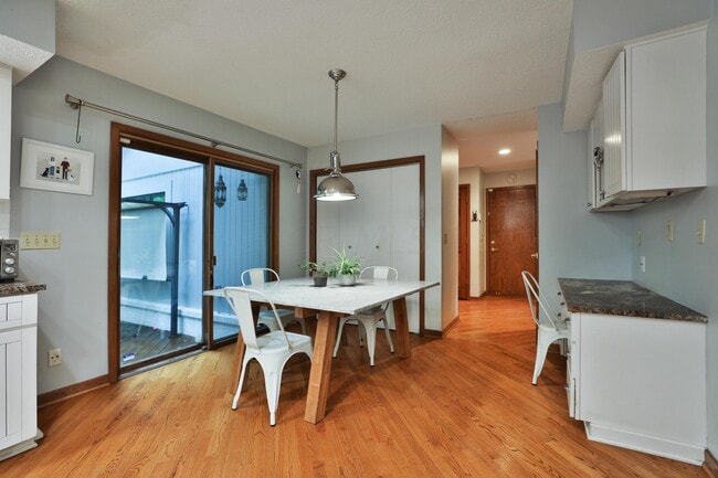 Building Photo - 668 Eagle Ridge