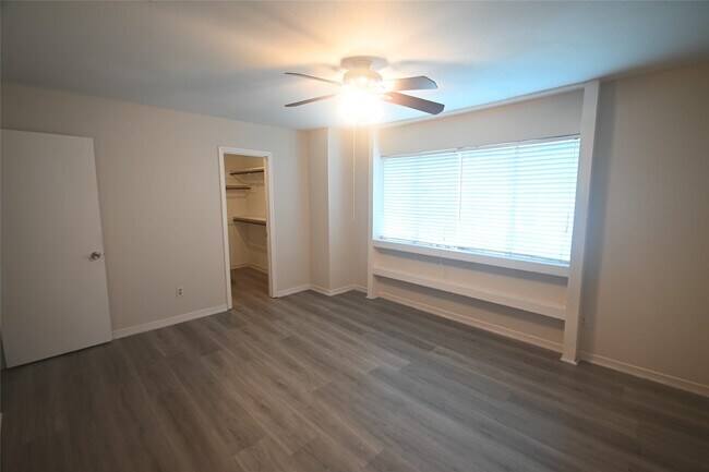 Building Photo - 8340 La Roche Ln