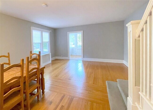 Building Photo - 306 Soundview Ave