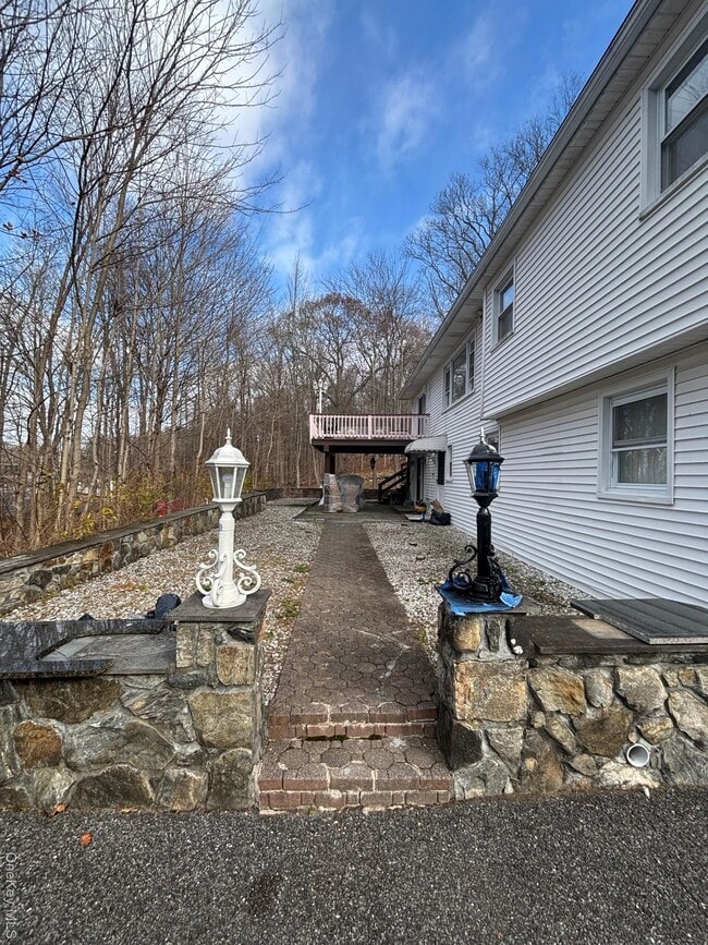 Building Photo - 2355 Vista Ct