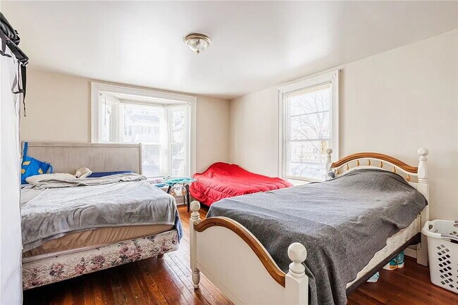 Building Photo - Spacious 2-Bedroom Apartment on Fulton