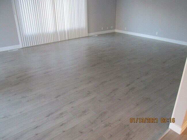 Building Photo - HUGE Bonus room ! Remodeled !  Hardwood Flooring Throughout & New Carpet in Bedrooms, Tile, Grani...