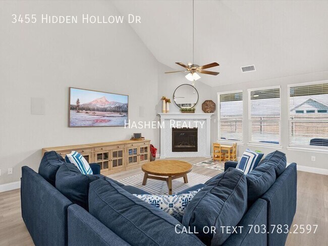 Building Photo - 3455 Hidden Holw Dr
