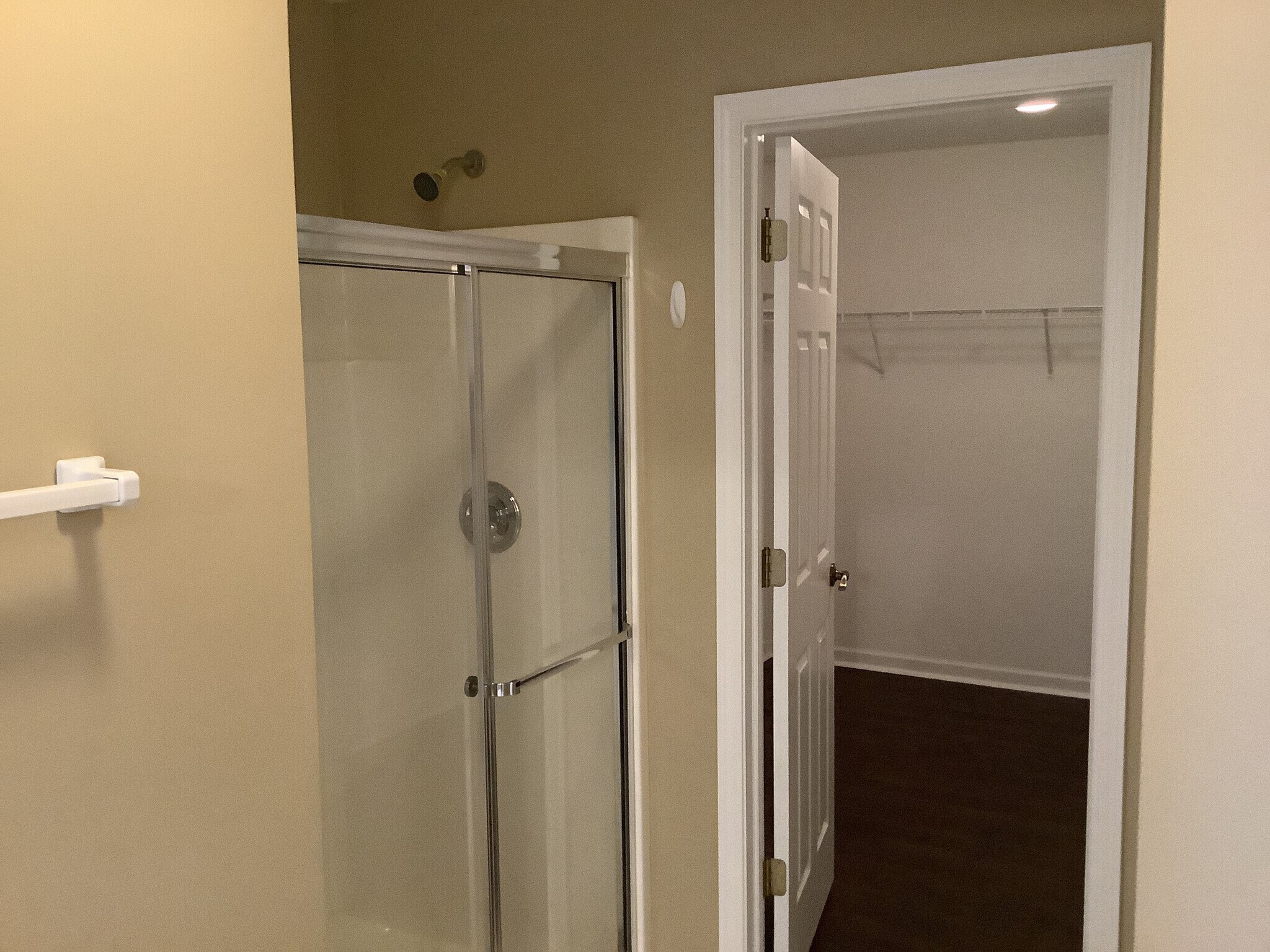 Building Photo - 18690 Round Lake Rd