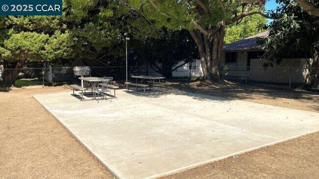 Building Photo - 4260 Clayton Rd