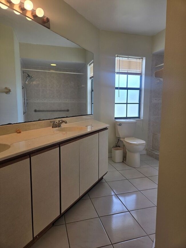 Building Photo - Charming 4-Bedroom Home Ready for You to M...