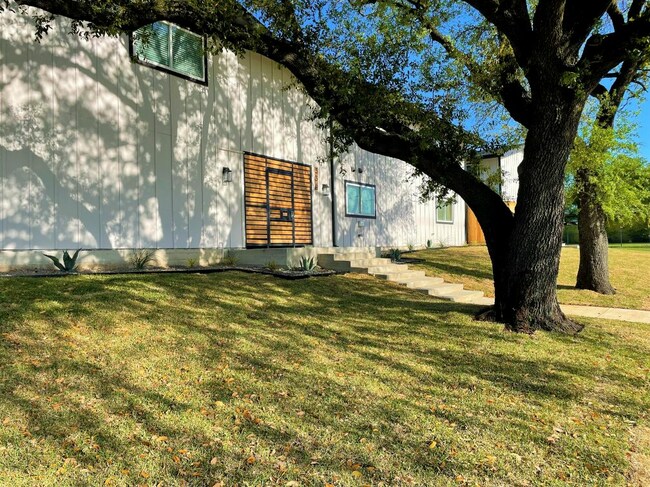 Building Photo - Hoskins 90 at Bishop Ridge