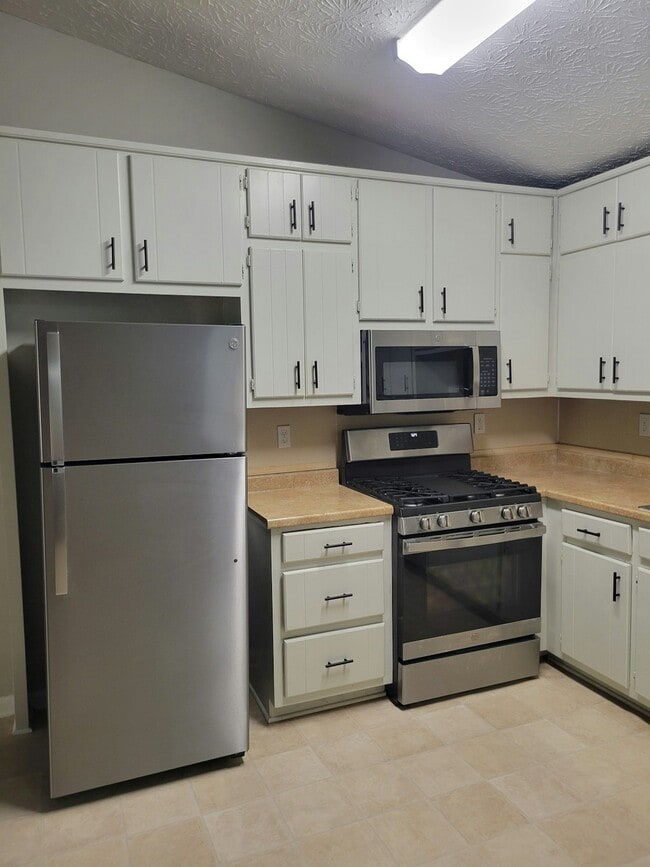 Building Photo - 5924 N Castlegate Dr