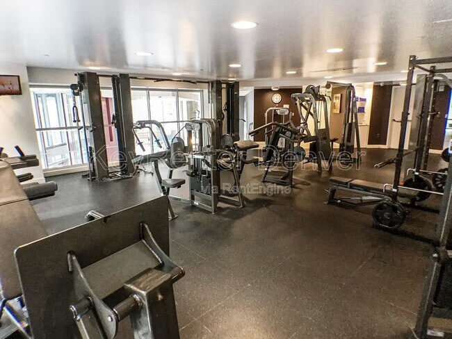 Building Photo - 1700 Bassett St