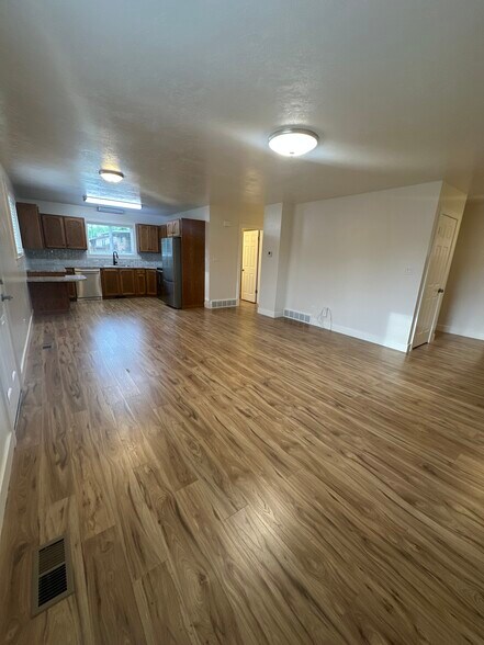 Building Photo - 958 S 1060 E