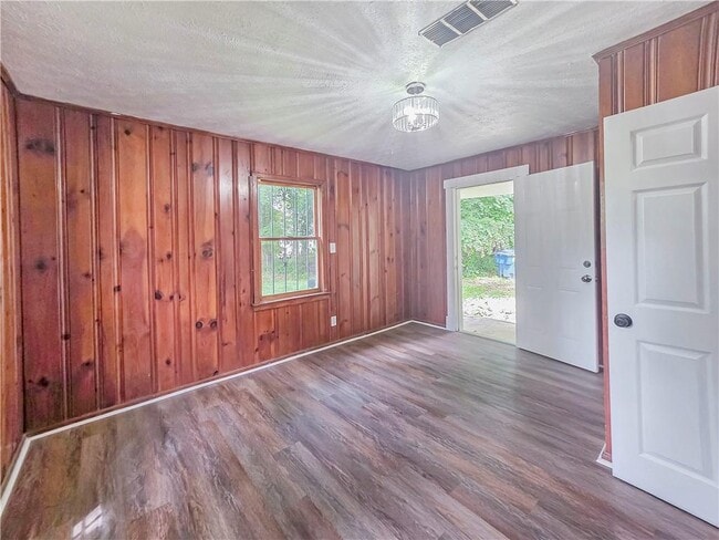 Building Photo - 1111 Lawton Pl SW