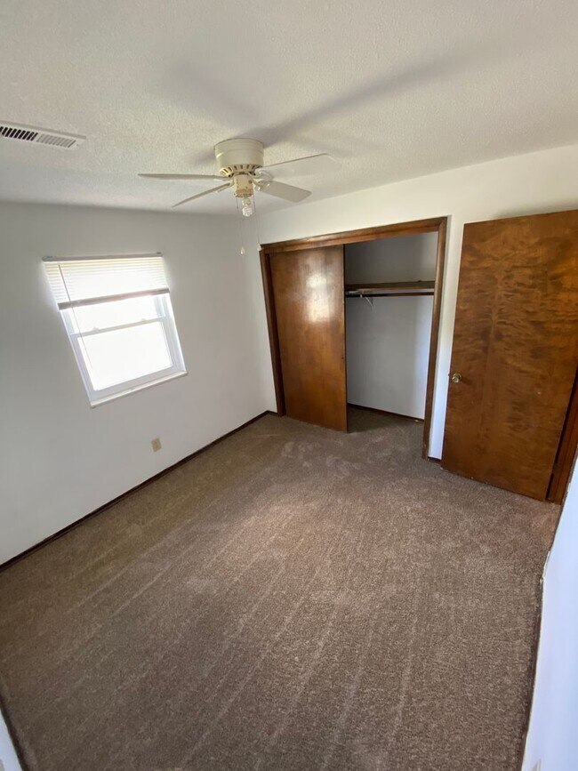 Building Photo - 121 E Rodney Dr