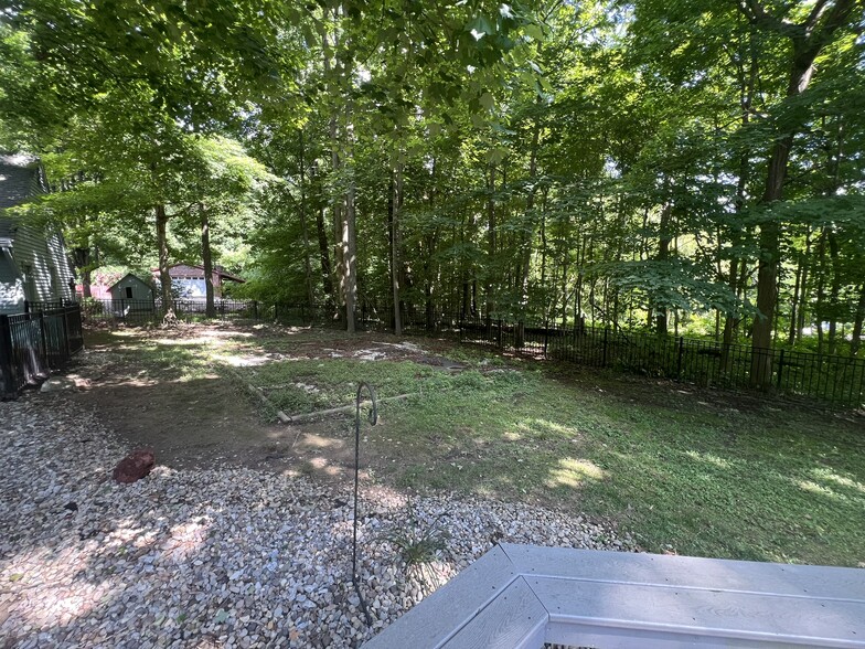 Building Photo - 1075 Woodland Ave