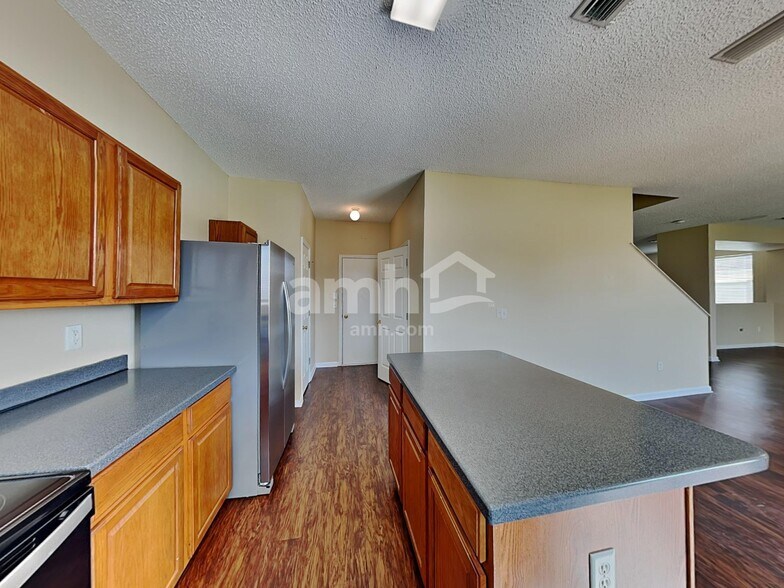 Building Photo - 11484 Brian Lakes Dr N